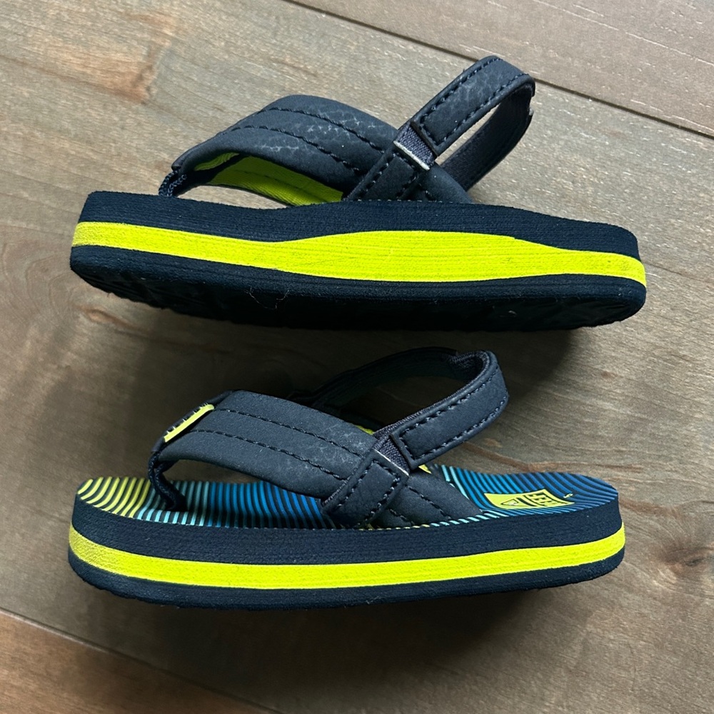 Reef Kids Striped Sandals - Picture 5 of 6